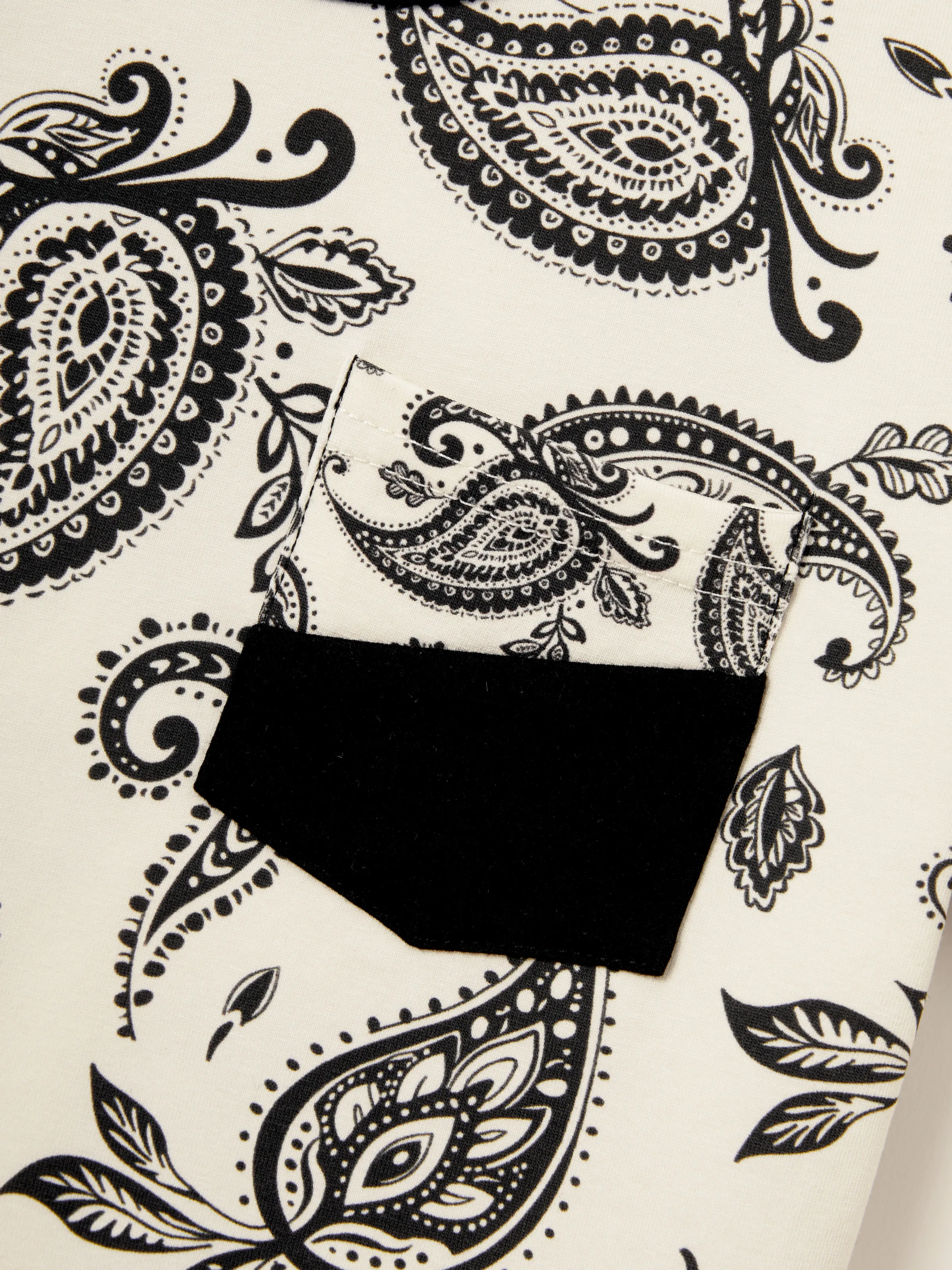 Family Matching Paisley Print Outfits Sleeveless Spaghetti Strap Dress & Cotton T-Shirt for Mom, Dad, & Kids Perfect for Family Outings & Photos
Black - Image 21